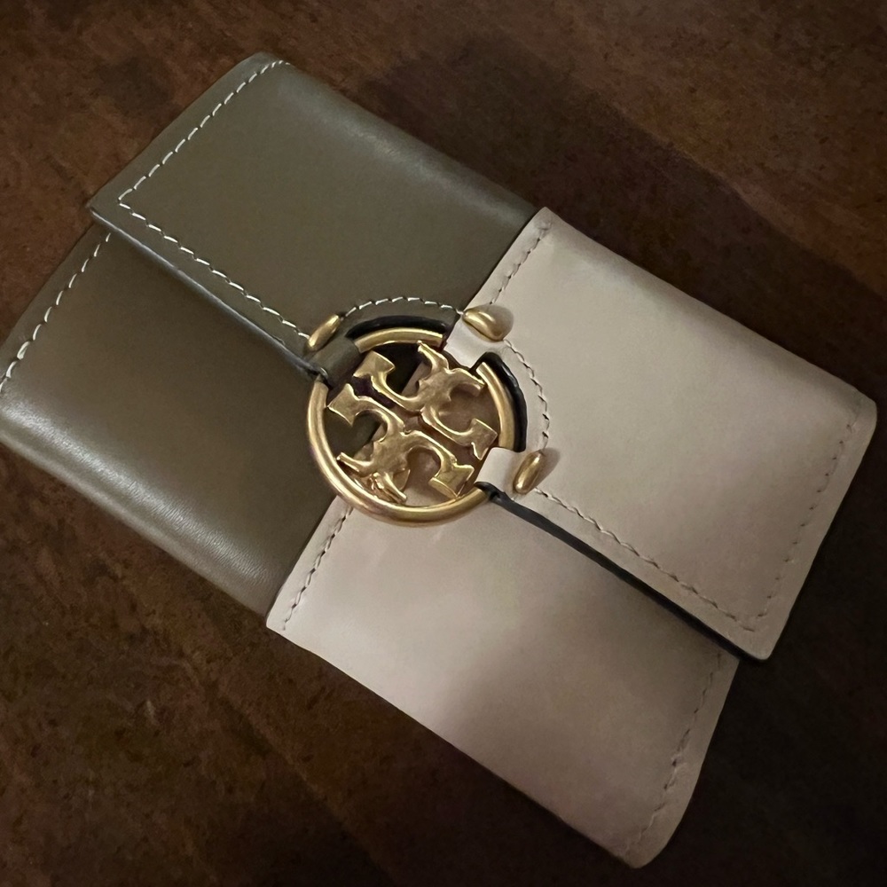 NWT Tory Burch Miller leather wallet
